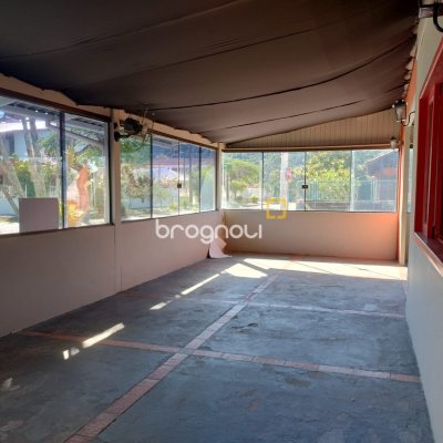 Casa Comercial com 400m², no bairro Daniela em Florianópolis