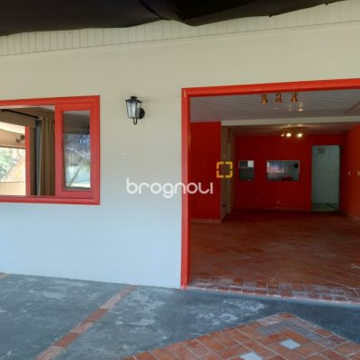 Casa Comercial com 400m², no bairro Daniela em Florianópolis