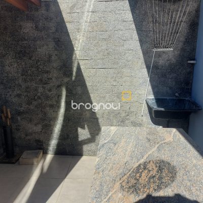 Casa com 109m², 4 quartos (sendo 2 suítes), 1 garagem, no bairro Agronômica em Florianópolis