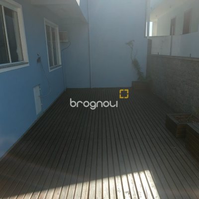 Casa com 109m², 4 quartos (sendo 2 suítes), 1 garagem, no bairro Agronômica em Florianópolis