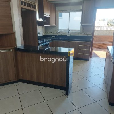 Casa com 109m², 4 quartos (sendo 2 suítes), 1 garagem, no bairro Agronômica em Florianópolis