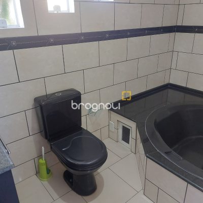 Casa com 109m², 4 quartos (sendo 2 suítes), 1 garagem, no bairro Agronômica em Florianópolis