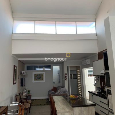 Pousada / Hotel com 260m², 5 quartos (sendo 5 suítes), 5 garagens, no bairro Daniela em Florianópolis