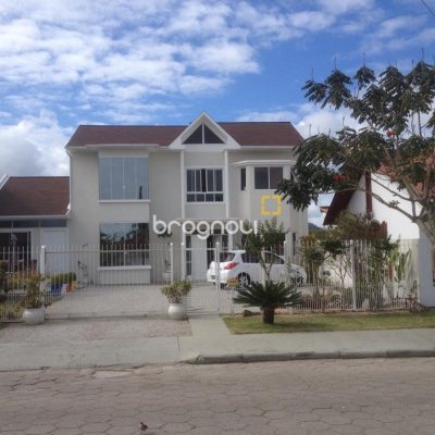 Pousada / Hotel com 260m², 5 quartos (sendo 5 suítes), 5 garagens, no bairro Daniela em Florianópolis