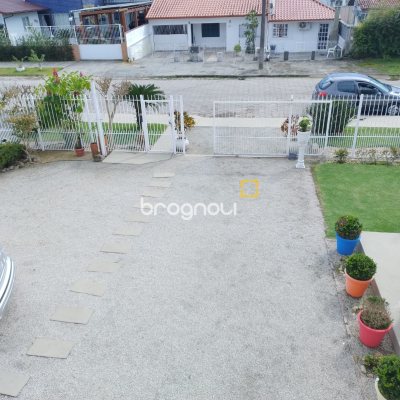 Pousada / Hotel com 260m², 5 quartos (sendo 5 suítes), 5 garagens, no bairro Daniela em Florianópolis