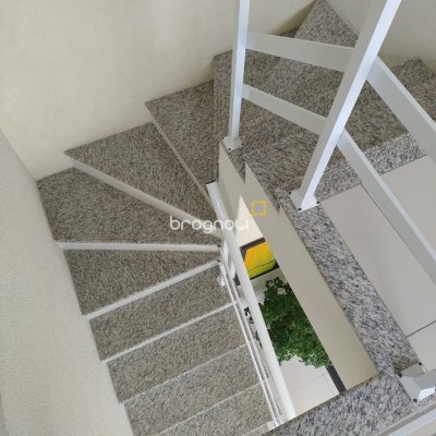 Pousada / Hotel com 260m², 5 quartos (sendo 5 suítes), 5 garagens, no bairro Daniela em Florianópolis