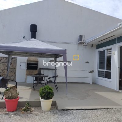 Pousada / Hotel com 260m², 5 quartos (sendo 5 suítes), 5 garagens, no bairro Daniela em Florianópolis