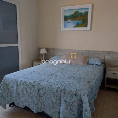 Pousada / Hotel com 260m², 5 quartos (sendo 5 suítes), 5 garagens, no bairro Daniela em Florianópolis
