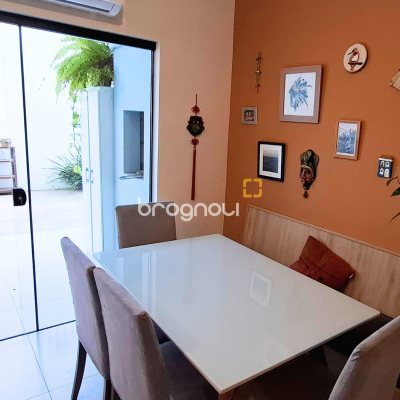 Apartamento com 70m², 2 quartos (sendo 1 suíte), 1 garagem, no bairro Ribeirão da Ilha em Florianópolis
