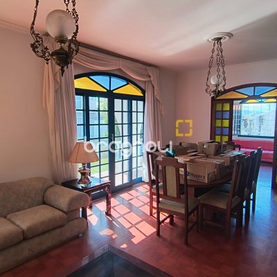 Casa com 200m², 3 quartos (sendo 1 suíte), 3 garagens, no bairro Jardim Atlântico em Florianópolis