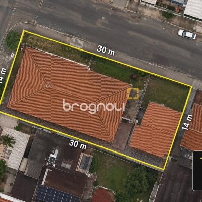 Casa com 200m², 3 quartos (sendo 1 suíte), 3 garagens, no bairro Jardim Atlântico em Florianópolis