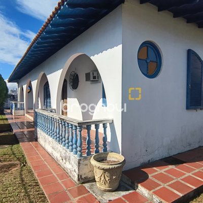 Casa com 200m², 3 quartos (sendo 1 suíte), 3 garagens, no bairro Jardim Atlântico em Florianópolis