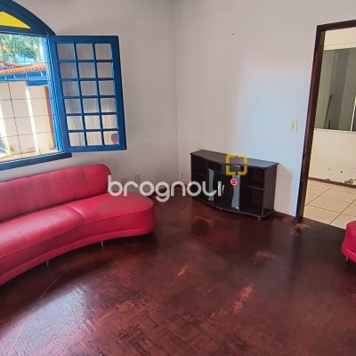 Casa com 200m², 3 quartos (sendo 1 suíte), 3 garagens, no bairro Jardim Atlântico em Florianópolis