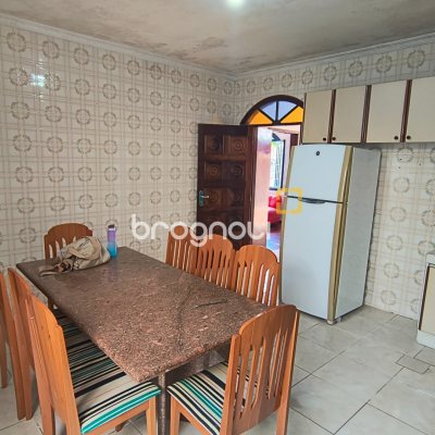 Casa com 200m², 3 quartos (sendo 1 suíte), 3 garagens, no bairro Jardim Atlântico em Florianópolis