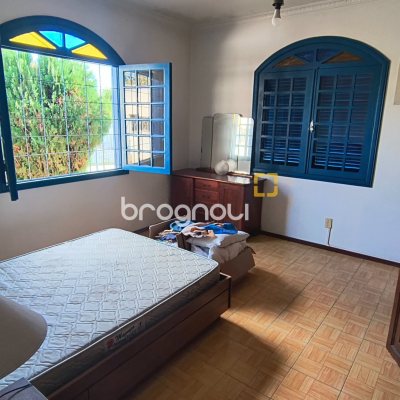 Casa com 200m², 3 quartos (sendo 1 suíte), 3 garagens, no bairro Jardim Atlântico em Florianópolis