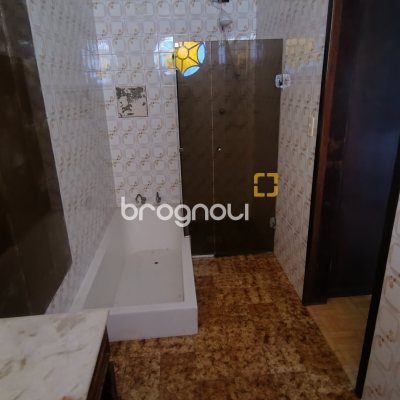 Casa com 200m², 3 quartos (sendo 1 suíte), 3 garagens, no bairro Jardim Atlântico em Florianópolis