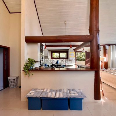 Casa com 224m², 3 quartos (sendo 3 suítes), 2 garagens, no bairro Rio Tavares em Florianópolis