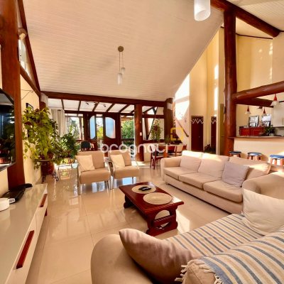 Casa com 224m², 3 quartos (sendo 3 suítes), 2 garagens, no bairro Rio Tavares em Florianópolis