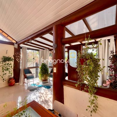 Casa com 224m², 3 quartos (sendo 3 suítes), 2 garagens, no bairro Rio Tavares em Florianópolis