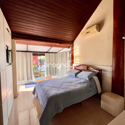 Casa com 224m², 3 quartos (sendo 3 suítes), 2 garagens, no bairro Rio Tavares em Florianópolis