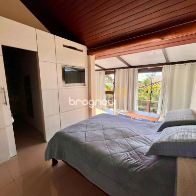 Casa com 224m², 3 quartos (sendo 3 suítes), 2 garagens, no bairro Rio Tavares em Florianópolis
