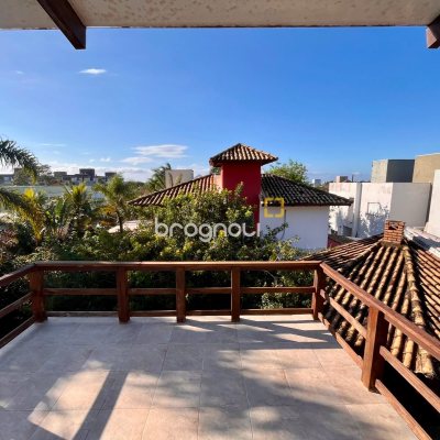Casa com 224m², 3 quartos (sendo 3 suítes), 2 garagens, no bairro Rio Tavares em Florianópolis