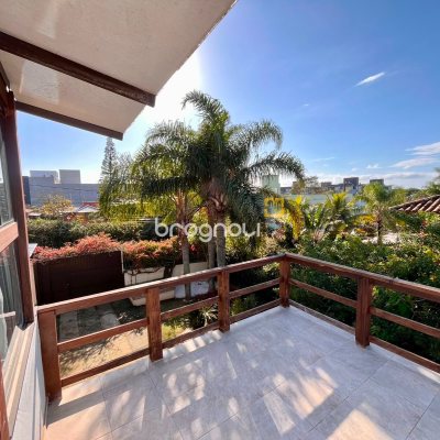 Casa com 224m², 3 quartos (sendo 3 suítes), 2 garagens, no bairro Rio Tavares em Florianópolis