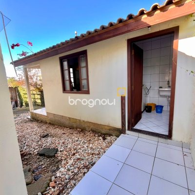 Casa com 224m², 3 quartos (sendo 3 suítes), 2 garagens, no bairro Rio Tavares em Florianópolis