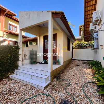 Casa com 224m², 3 quartos (sendo 3 suítes), 2 garagens, no bairro Rio Tavares em Florianópolis