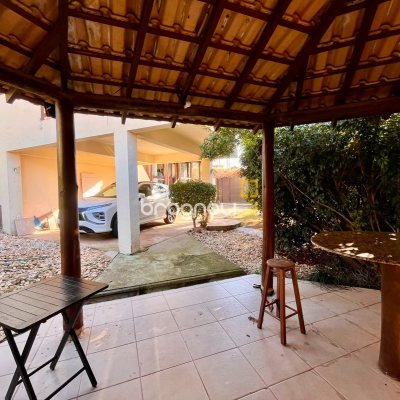 Casa com 224m², 3 quartos (sendo 3 suítes), 2 garagens, no bairro Rio Tavares em Florianópolis