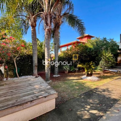 Casa com 224m², 3 quartos (sendo 3 suítes), 2 garagens, no bairro Rio Tavares em Florianópolis