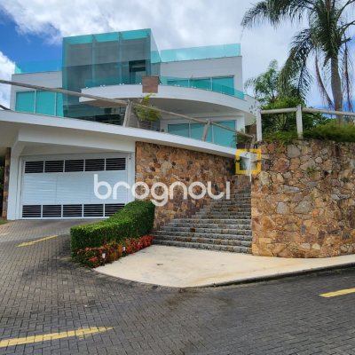 Apartamento com 117m², 2 quartos (sendo 2 suítes), 2 garagens, no bairro Canajurê em Florianópolis