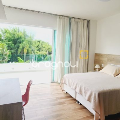 Apartamento com 117m², 2 quartos (sendo 2 suítes), 2 garagens, no bairro Canajurê em Florianópolis