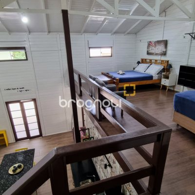 Casa com 303m², 2 quartos (sendo 1 suíte), 4 garagens, no bairro Lagoa da Conceição em Florianópolis