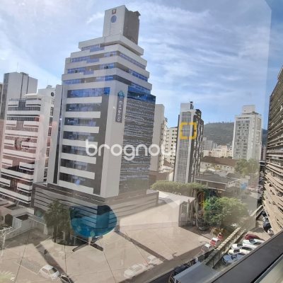 Sala com 32m², 1 garagem, no bairro Centro em Florianópolis
