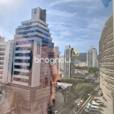 Sala com 32m², 1 garagem, no bairro Centro em Florianópolis