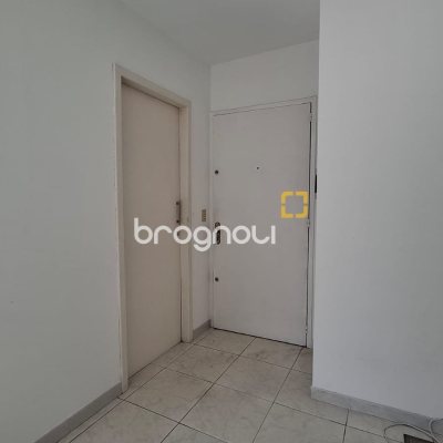 Sala com 32m², 1 garagem, no bairro Centro em Florianópolis