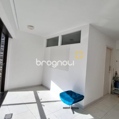 Sala com 32m², 1 garagem, no bairro Centro em Florianópolis
