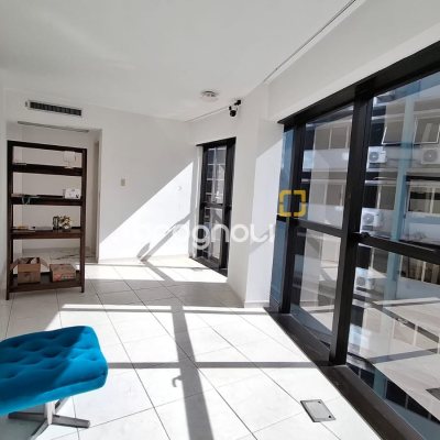 Sala com 32m², 1 garagem, no bairro Centro em Florianópolis