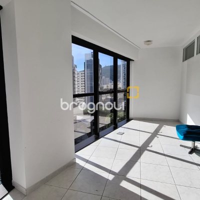 Sala com 32m², 1 garagem, no bairro Centro em Florianópolis