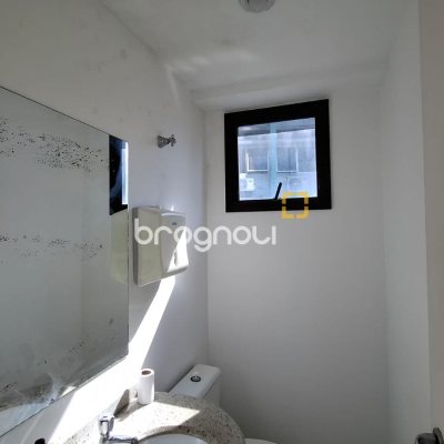 Sala com 32m², 1 garagem, no bairro Centro em Florianópolis