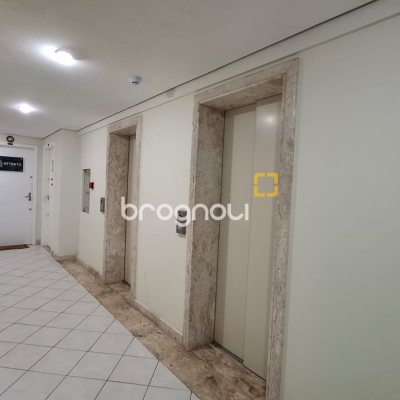 Sala com 32m², 1 garagem, no bairro Centro em Florianópolis