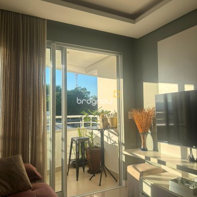 Apartamento com 70m², 2 quartos (sendo 1 suíte), 1 garagem, no bairro Capoeiras em Florianópolis