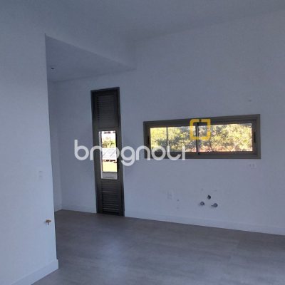 Apartamento com 120m², 2 quartos (sendo 2 suítes), 2 garagens, no bairro João Paulo em Florianópolis