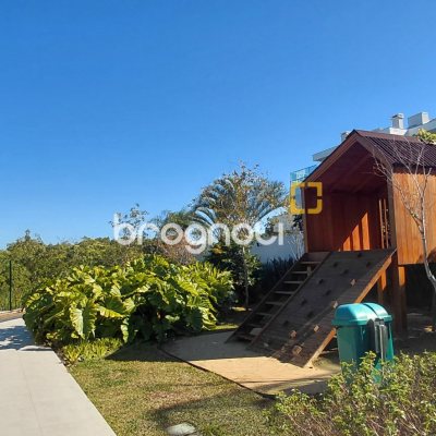 Apartamento com 120m², 2 quartos (sendo 2 suítes), 2 garagens, no bairro João Paulo em Florianópolis