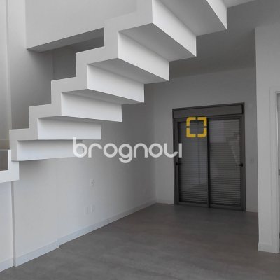 Apartamento com 120m², 2 quartos (sendo 2 suítes), 2 garagens, no bairro João Paulo em Florianópolis
