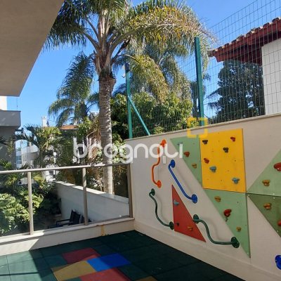 Apartamento com 120m², 2 quartos (sendo 2 suítes), 2 garagens, no bairro João Paulo em Florianópolis