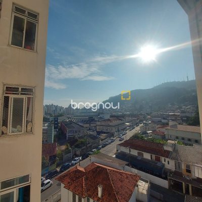 Apartamento com 84m², 3 quartos (sendo 1 suíte), no bairro Centro em Florianópolis