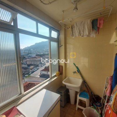 Apartamento com 84m², 3 quartos (sendo 1 suíte), no bairro Centro em Florianópolis