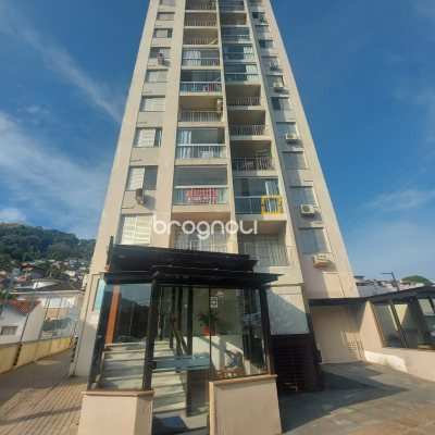 Apartamento com 84m², 3 quartos (sendo 1 suíte), no bairro Centro em Florianópolis